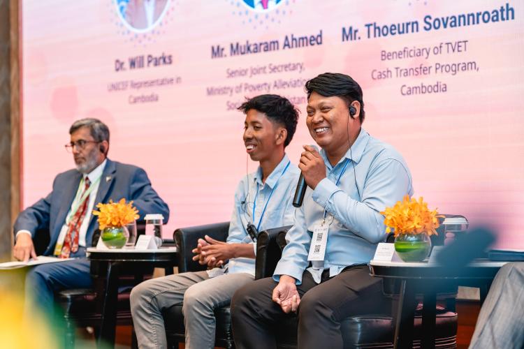 Asia Pacific Global Accelerator Forum Two men sitting on a dais