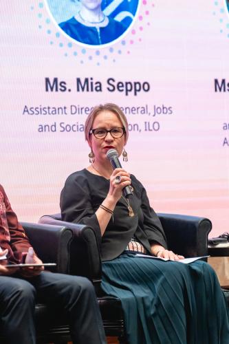 Mia Seppo Woman with a mic