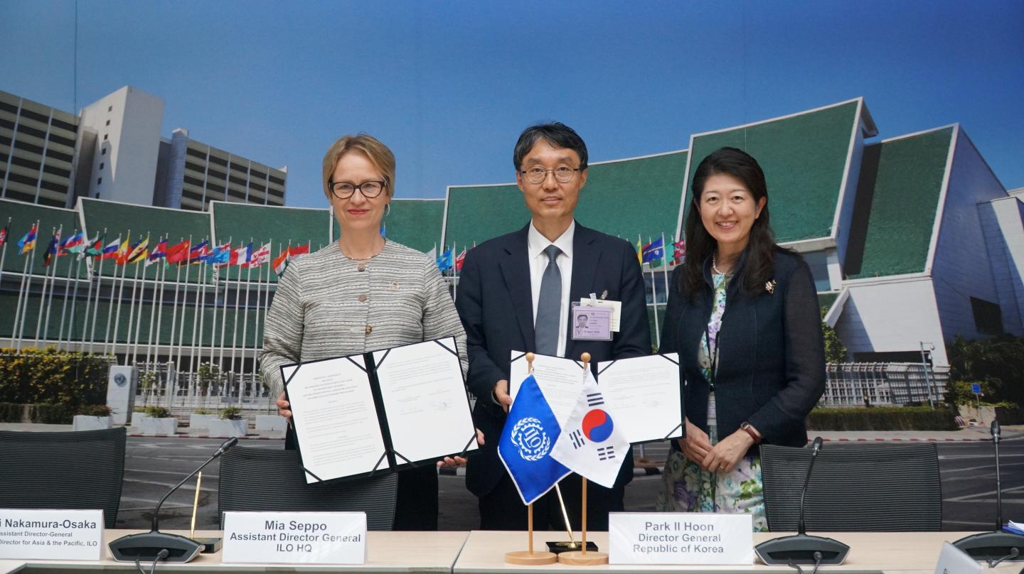 Signing ceremony