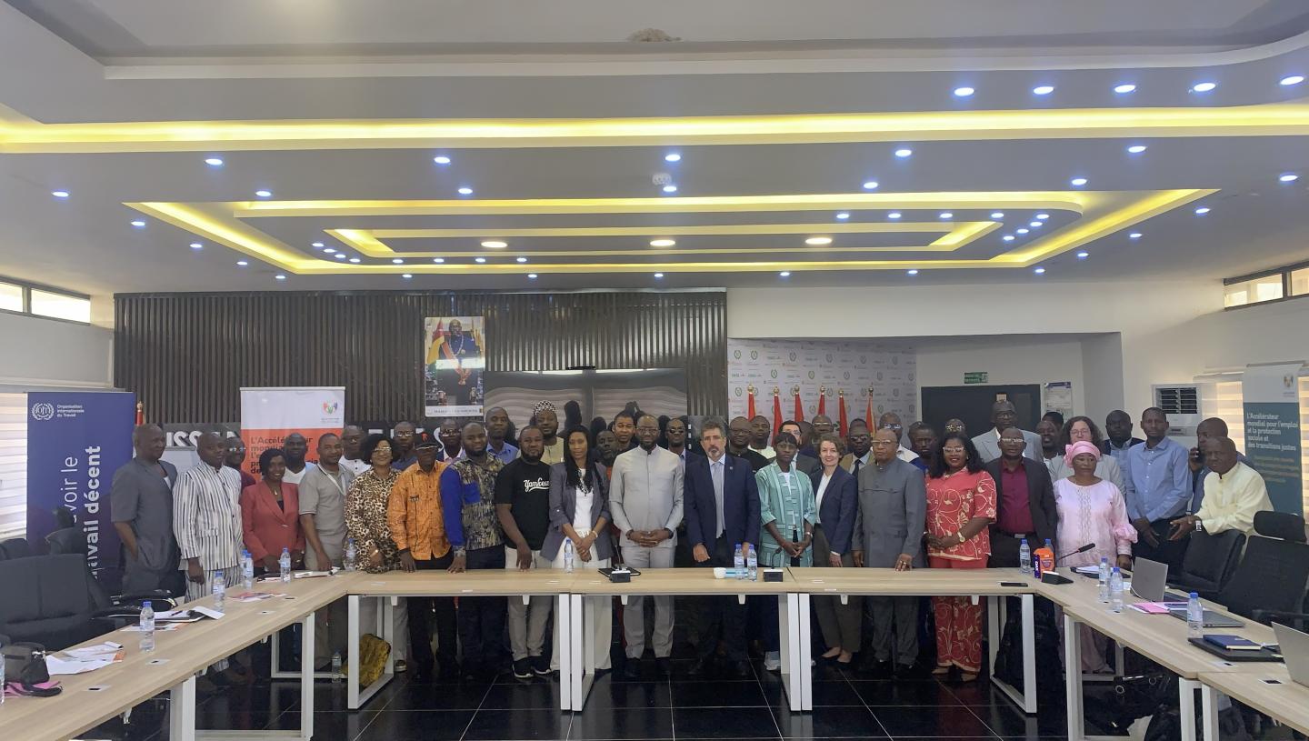 Group photo of the entire meeting